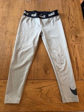 Nike size 6 Light Gray Kids' Leggings with Black Branded Waistband